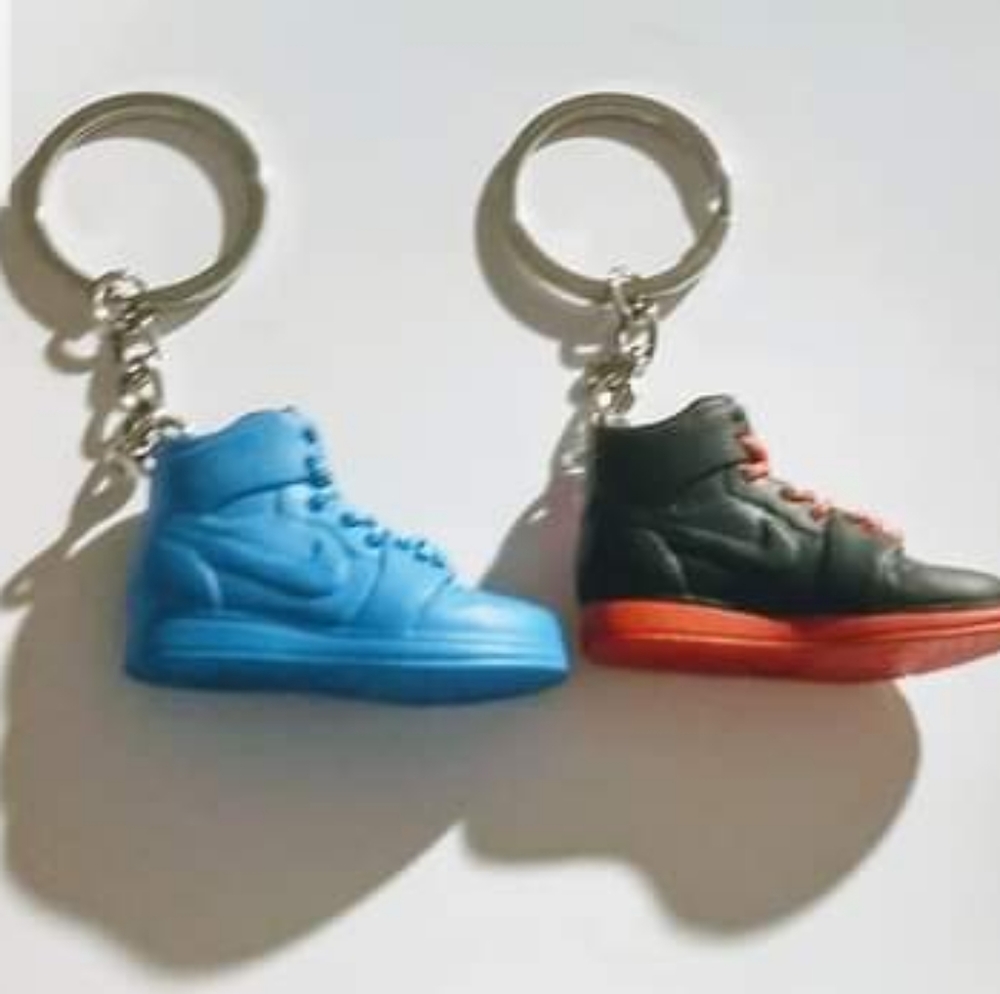 Mini Shoe Keychain - Picture 2 of 3